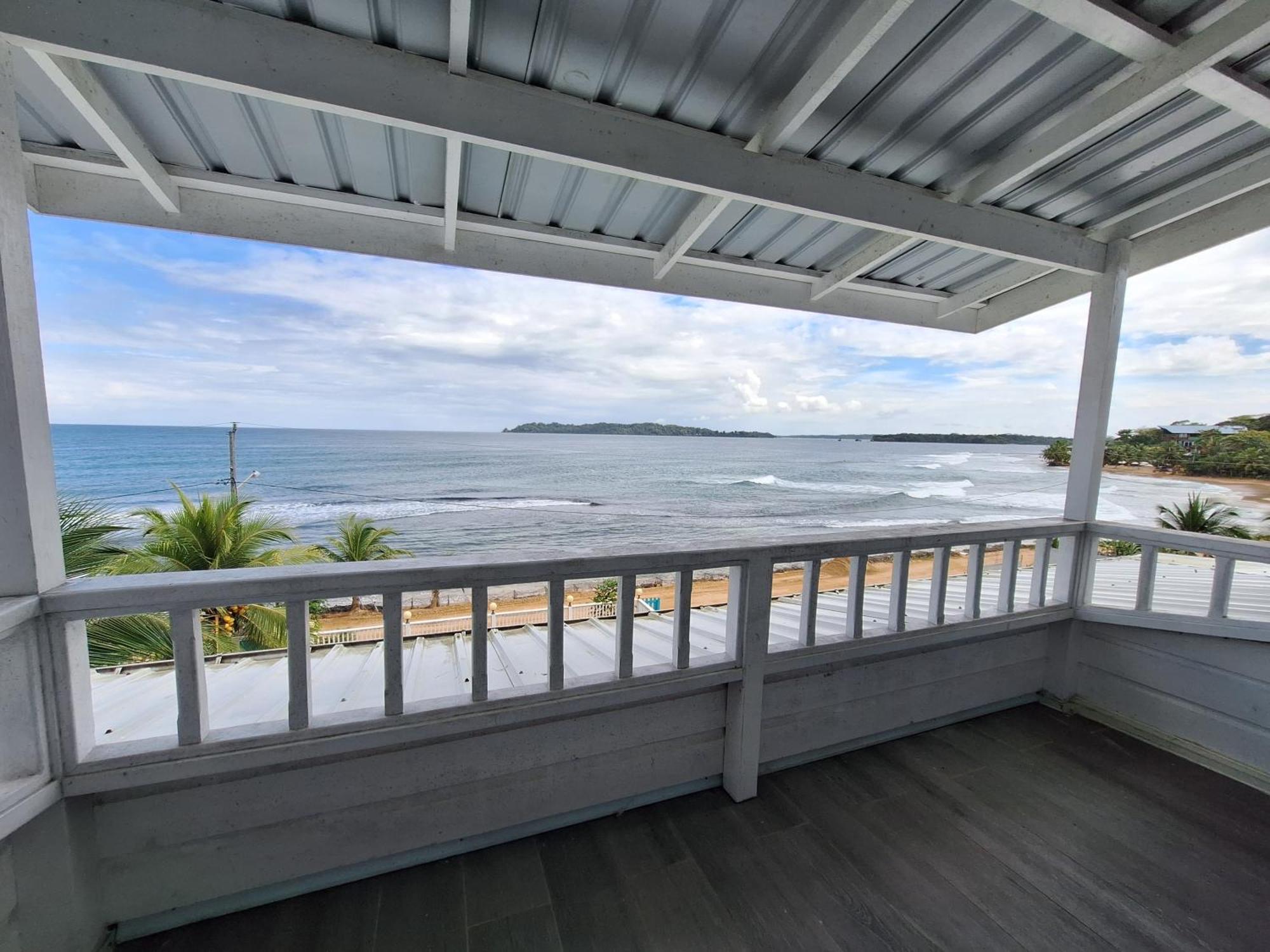Paunch Beach Retreat โบกัสทาวน์ ภายนอก รูปภาพ
